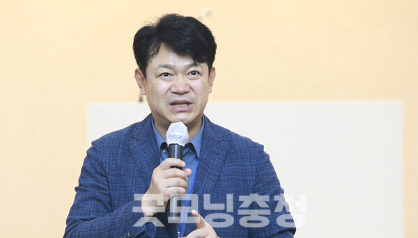 더불어민주당 복기왕 국회의원(충남아산갑)은 24일 "윤석열 전 대통령도 그렇고 김건희 씨도 그렇고 국민에게 반성하는 모습을 보여줬으면 좋겠다"고 말했다. (의원실 제공 자료사진/ 굿모닝충청=김갑수 기자)