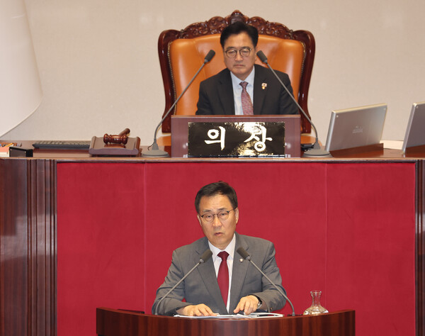 26일 열린 국회 본회의에서 방송미디어통신위원회 설치법에 대해 필리버스터를 하고 있는 국민의힘 최형두 의원.(사진=연합뉴스)