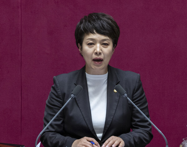 28일 밤 열린 국회 본회의에서 국회 증감법 개정안에 대한 필리버스터 첫 번째 주자로 나선 국민의힘 김은혜 의원.(사진=연합뉴스)