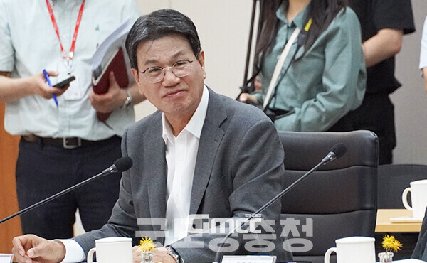 김돈곤 청양군수가 농어촌 기본소득 시범사업 유치를 위한 충남도 차원의 재정 지원을 요청하고 나섰다. 그러나 도는 매칭 불가 방침을 세우면서 적지 않는 진통이 예상된다. (자료사진=본사DB/굿모닝충청=이종현 기자)