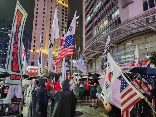지난 9월 19일 서울 중구 명동 일대에서 벌어지는 윤석열 전 대통령 지지자들의 혐중 시위 모습.(사진=연합뉴스)