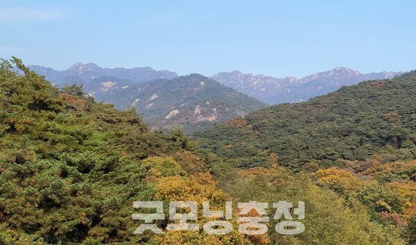 속리산(俗離山·1058m)은 보은·괴산과 경북 상주·문경에 걸친 국립공원으로, ‘속세에서 떠난 산’이라는 이름처럼 예로부터 은둔과 수양의 공간이었다. (사진=속리산 페이스북/굿모닝충청 신성재 기자)