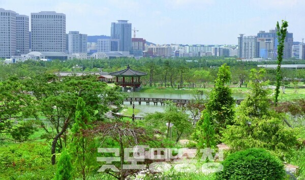 한밭수목원은 20만 평이 넘는 부지에 사계절 다양한 식물과 테마 정원을 갖춘 국내 최대 규모의 인공 수목원이다. (사진=대전시 제공/굿모닝충청=이종현 기자)