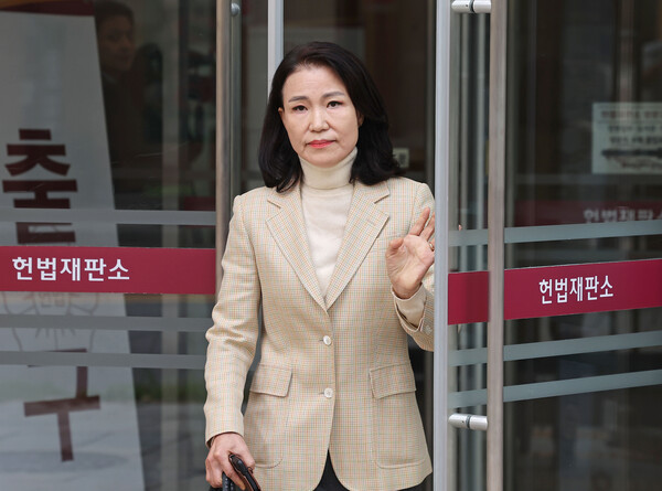 지난 1일 헌법재판소에 방송미디어통신위원회 설치법에 대해 헌법소원을 제기하고 나오고 있는 이진숙 전 방송통신위원장의 모습.(사진=연합뉴스)