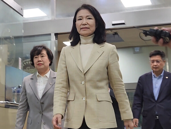 4일 오후 체포적부심 인용으로 석방된 이진숙 전 방송통신위원장의 모습.(사진=연합뉴스)