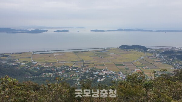 마니산 정상에서 바라본 강화군의 풍경.(사진=굿모닝충청 조하준 기자)