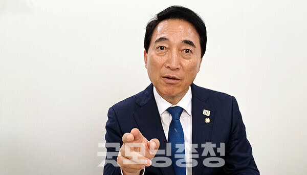 더불어민주당 박수현 국회의원(공주·부여·청양)은 내년 지방선거에 있어 유력 충남지사 후보군 중 한 명이다. 하지만 그의 발언은 현재까지 알쏭달쏭한 측면이 없지 않다. (자료사진/ 굿모닝충청=김갑수 기자)