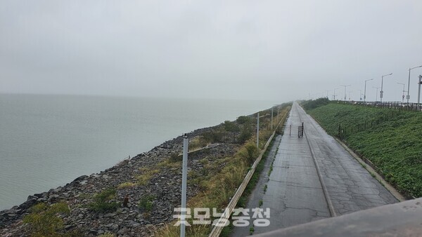 시화호와 주변 산책로.(사진=굿모닝충청 조하준 기자)