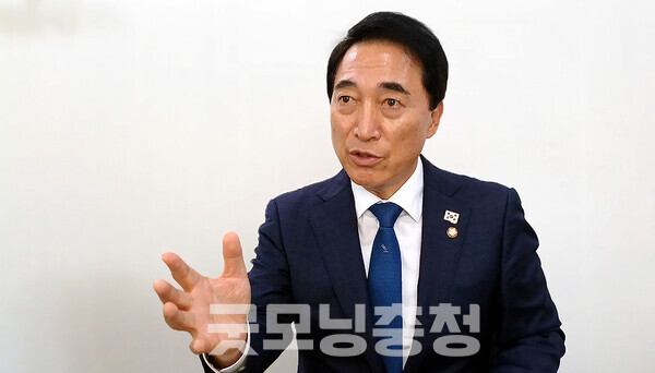 더불어민주당 박수현 국회의원(충남공주·부여·청양)은 9일, JTBC '냉장고를 부탁해' 논란과 관련 "대통령의 책무라는 것은 무한책임이다. 그런 측면에서 국민들이 이해하셨을 거라 생각한다"며 "국민의힘에게도 이거 가지고 더 이야기하면 본인들에게 득될 게 없다는 말씀을 꼭 드리고 싶다"고 밝혔다. (자료사진/ 굿모닝충청=김갑수 기자)