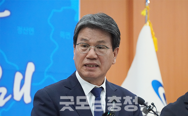 김돈곤 청양군수가 김태흠 충남지사로부터 농어촌 기본소득 시범사업 도비 부담 10%를 이끌어낸 건 나름의 전략 때문으로 분석되고 있다. (사진=굿모닝충청 이종현 기자)