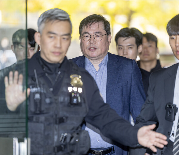 대장동 개발 비리 의혹으로 재판에 넘겨진 유동규 전 성남도시개발공사 기획본부장이 31일 서울 서초구 중앙지법에서 열린 1심 선고공판에 출석하고 있다.(사진=연합뉴스)