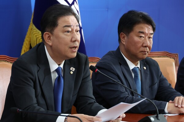 더불어민주당 김병기 원내대표가 9일 서울 여의도 국회에서 국정감사 종합평가와 11월 국회 운영과 관련해 기자간담회를 하고 있다.(사진=연합뉴스)