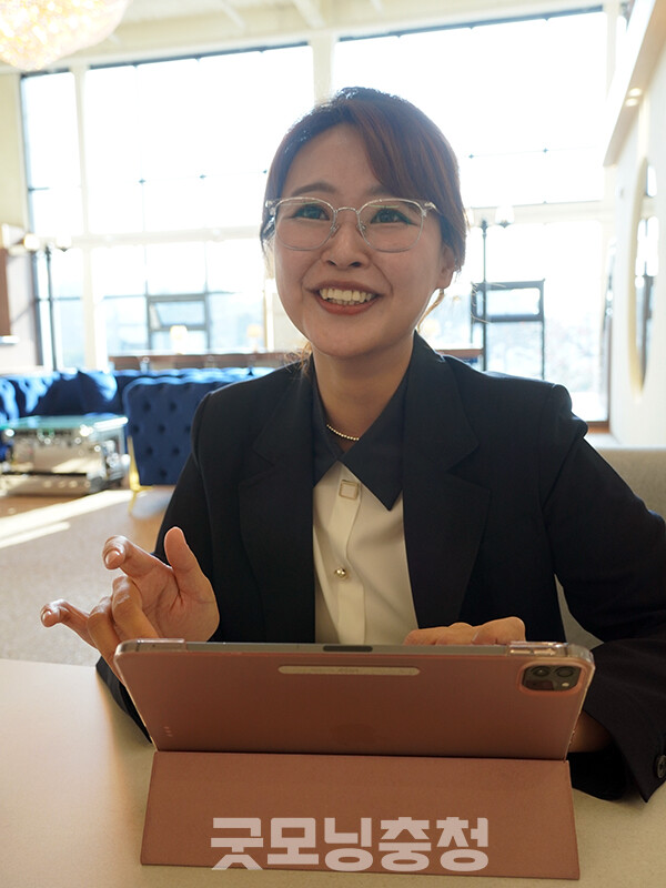 그는 자신을 “지역을 위해 헌신하고 싶은 교육자이자 연구자”로 소개하며 “충남의 일상 속에서 해답을 찾고 싶다”고 말했다. (사진=굿모닝충청 이종현 기자)