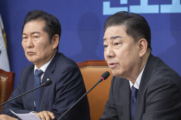 10일 서울 여의도 국회에서 열린 더불어민주당 최고위원회의에서 발언하고 있는 김병기 원내대표의 모습.(사진=연합뉴스)