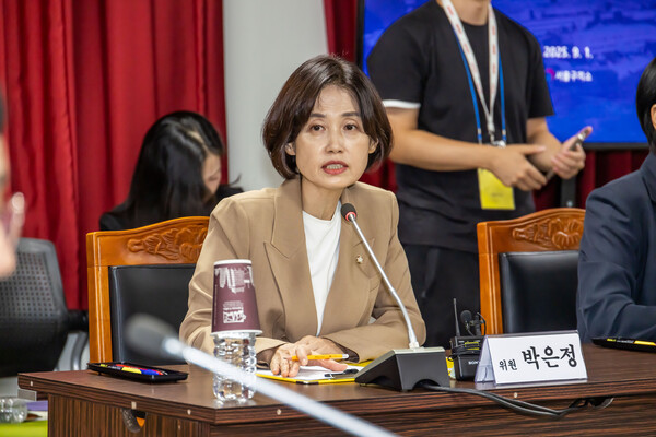 조국혁신당 박은정 의원이 지난 9월 1일 경기도 의왕시 서울구치소에서 열린 현장검증에서 의사진행발언을 하고 있다.(사진=연합뉴스)