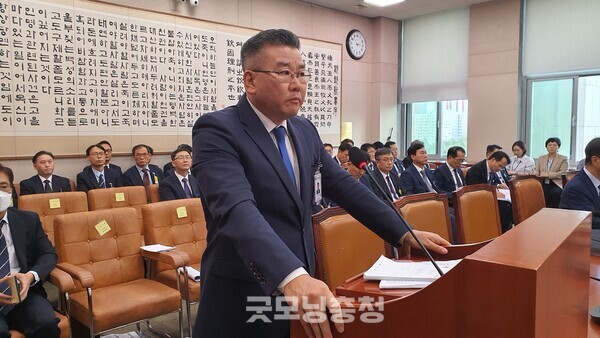 지난 10월 16일 국회 법제사법위원회에서 열린 감사원 국정감사에 증인으로 출석해 발언하고 있는 유병호 전 사무총장의 모습.(사진=굿모닝충청 조하준 기자)