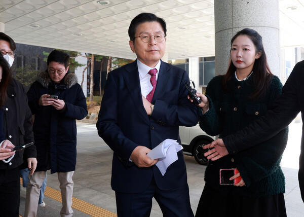 12일 오전 내란 선전·선동 혐의 관련 내란특검팀에 의해 체포된 황교안 전 국무총리가 서울 서초구 서울고등검찰청에 마련된 내란 특검 사무실로 향하고 있다.(사진=연합뉴스)