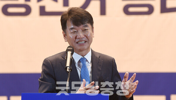 더불어민주당 문진석 국회의원(충남천안갑)은 13일, 이재명 대통령 탄핵을 거론한 국민의힘 장동혁 대표(충남보령·서천)을 겨냥 "대선 불복이고 민주주의에 대한 부정"이라고 말했다. (굿모닝충청=채원상 기자)