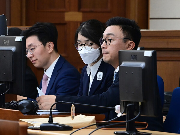 지난 9월 24일 서울 서초구 서울중앙지법에서 열린 첫 재판에 출석한 윤석열 전 대통령의 배우자 김건희 씨의 모습.(사진=연합뉴스)