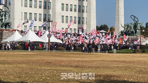 12일 오전 국회 본관 앞에서 벌인 국민의힘의 이른바 대장동 사건 항소포기 외압 규탄대회의 모습.(사진=굿모닝충청 조하준 기자)