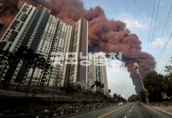 천안 이랜드 패션 물류창고 화재 현장. (사진=굿모닝충청 채원상 기자)