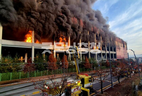 천안 이랜드패션 물류센터 화재 현장. (사진=굿모닝충청 채원상 기자)