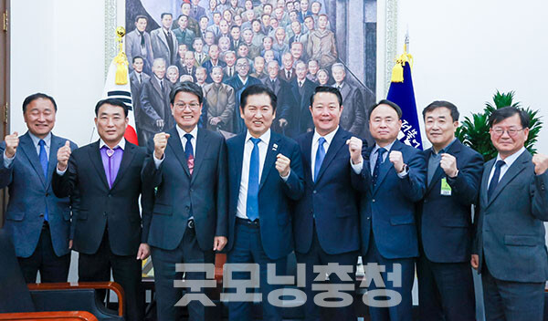 김돈곤 청양군수는 17일 “지방이 60%를 부담하는 방식으로는 대통령 국정과제인 농어촌 기본소득 시범사업의 성공을 담보할 수 없다”며 "현행 40%인 국비 비중을 최소 60%까지 올려야 한다"고 밝혔다. (사진=청양군 제공/굿모닝충청=이종현 기자)