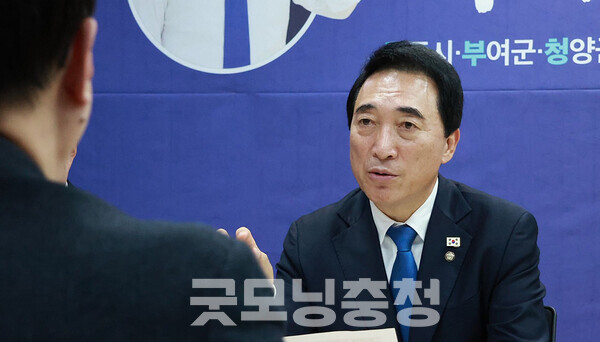 더불어민주당 박수현 국회의원(충남공주·부여·청양)이 국립공주대학교(총장 임경호)와 충남대학교(총장 김정겸) 간 통합에 대해 우려를 전하며 그에 따른 요구 사항을 전달한 것으로 확인됐다. (페이스북/ 굿모닝충청=김갑수 기자)