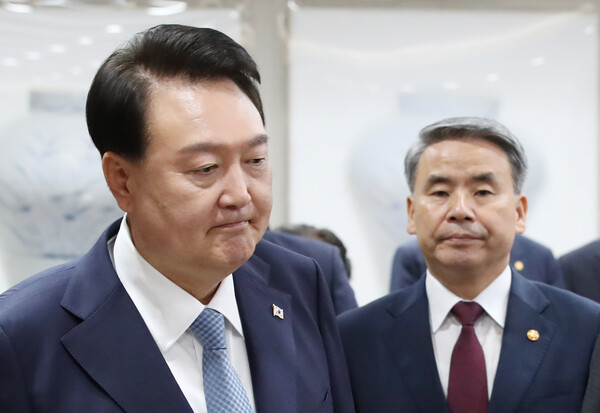 윤석열 전 대통령(왼쪽)과 이종섭 전 국방부 장관.(사진=연합뉴스)