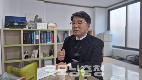 김찬술 전 대전시의원은 20일 과의 인터뷰에서 “정치는 결국 사람이 하는 일이고, 대덕의 ‘두 번째 도약’을 만드는 것도 결국 사람의 실력과 실행력”이라며 “저는 그 준비를 가장 오래, 가장 깊게 해온 사람”이라고 말했다. (사진=굿모닝충청 신성재 기자)