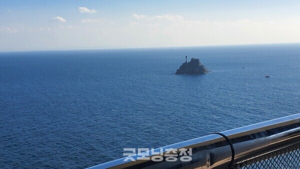 태종대 전망대 앞에 위치한 생도. 주전자 모습을 하고 있어 '주전자섬'이라고도 부른다.(사진=굿모닝충청 조하준 기자)