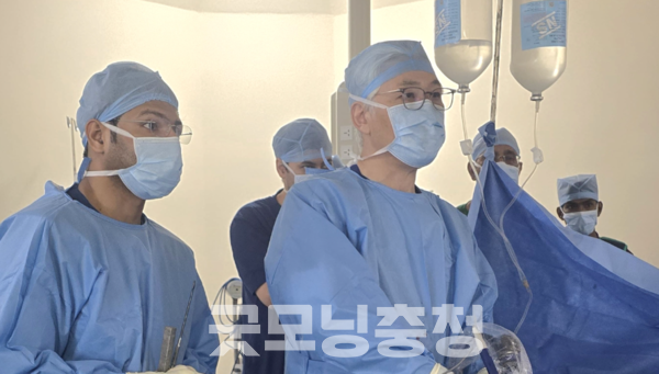 대전우리병원 대표병원장인 박철웅 박사가 인도 척추외과계의 공식 초청을 받아 국제 학술무대에서 한국의 척추내시경 의술을 전파했다. (사진=대전우리병원 제공/굿모닝충청 신성재 기자)