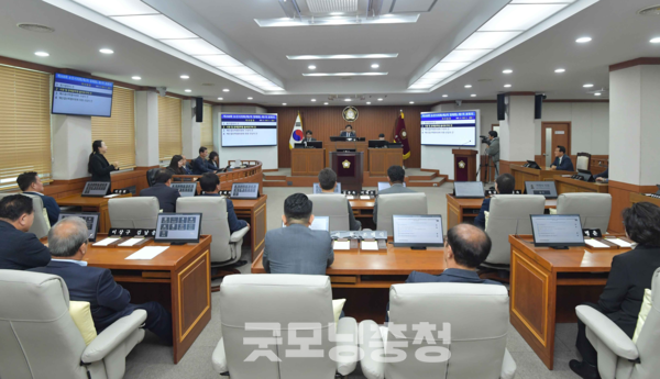 논산시의회(의장 조용훈)가 24일 올해 마지막 정례회인 제268회 2차 정례회 1차 본회의를 개최했다. (사진: 논산시의회 제공/굿모닝충청=노준희 기자)