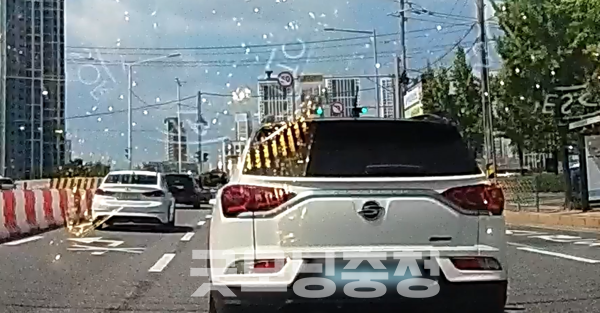 대전 중부경찰서(서장 백기동)는 교차로에서 신호를 위반하거나 차로를 변경하는 차량만 골라 고의로 사고를 내고, 총 9차례에 걸쳐 보험금 3400여만 원을 받아낸 20대 피의자를 붙잡아 구속했다고 24일 밝혔다. (사진=대전중 부경찰서 제공/굿모닝충청 신성재 기자)