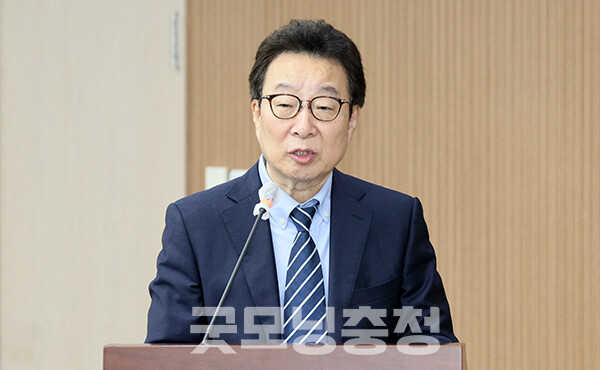 김건식 홍성의료원장 후보자는 24일 “공공의료와 일반의료 기능을 모두 강화하기 위해선 물리적 진료 공간 확충이 절대적으로 필요하다”고 말했다. (사진=충남도의회 제공/굿모닝충청=이종현 기자)