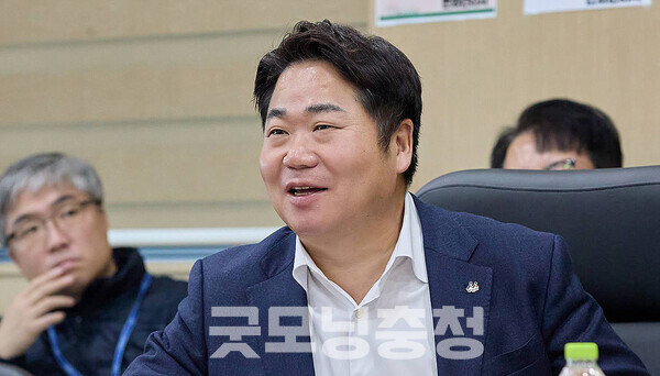 오세현 아산시장은 25일 “재임 이후 8개월, 시정의 최우선 과제는 첫째도 둘째도 민생경제 회복이었다”고 말했다. (페이스북 자료사진/ 굿모닝충청=김갑수 기자)