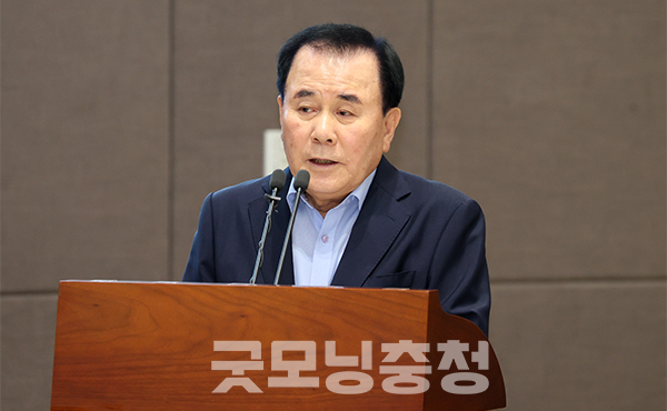 김지철 충남교육감은 25일 “AI디지털교과서(AIDT) 도입 여부와 관계없이 모든 학생에게 디지털 격차가 발생하지 않도록 최선의 지원 방안을 마련하겠다”고 말했다. (자료사진=충남도의회 제공/굿모닝충청=이종현 기자)