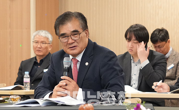 김기웅 서천군수가 수종전환 벌채에 따른 조림 사업비의 증액을 중앙정부에 요청했다. (사진=서천군 제공/굿모닝충청=이종현 기자)