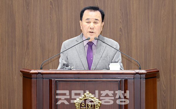 김지철 충남교육감이 지난 7월 집중호우로 큰 피해를 입은 당진시 용연유치원의 이전 신설 추진을 공식화했다. (사진=충남도의회 제공/굿모닝충청=이종현 기자)