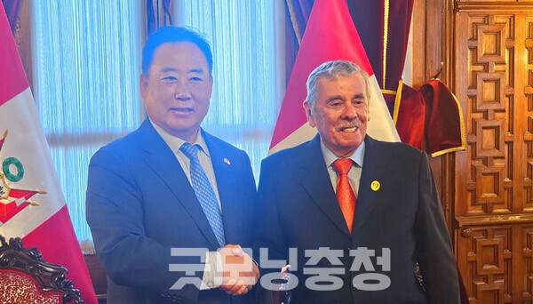 어기구 의원은 페이스북을 통해 “이재명 정부 출범과 더불어 한국과 페루 관계는 더욱더 긴밀해질 것으로 확신한다”며 “이번에 매년 4월 1일(양국 수교일)을 ‘한-페루 우정의 날’로 지정하는 법안이 본회의를 통과했다”고 환영 입장을 밝혔다. (페이스북)