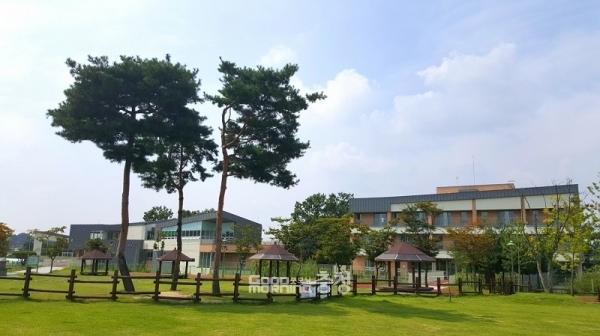 청주 문암생태공원내 청주국제에코콤플렉스 전경. 사진=풀꿈환경재단/굿모닝충청