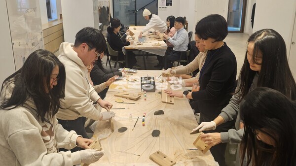 커먼즈필드에서 진행한 목공 체험