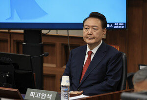 尹, 2차 공판에서도 "<b>의원 끌어내기</b> 불가" 강변