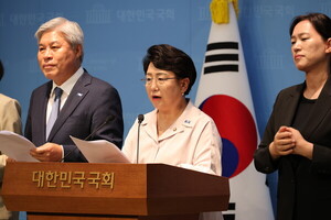 조국혁신당, <b>심우정</b> 사퇴 촉구 기자회견 나서