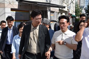 <b>김민석</b> 국무<b>총리</b> 대전 <b>쪽방촌</b> 방문...지역현안 해결 기대