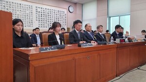 검찰 수사관들