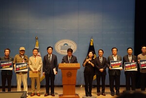 <b>독립</b>운동가 후손들, <b>김형석</b> 및 3대 역사기관장들 자진 <b>사퇴</b> 촉구