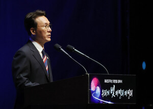<b>김민석</b>, <b>개천절</b> 경축사서 "<b>홍익인간</b> 정신으로 내란 위기 극복" 강조