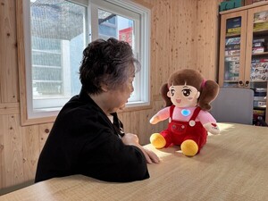 "괜찮으세요?" AI 돌봄로봇이 살린 한 생명